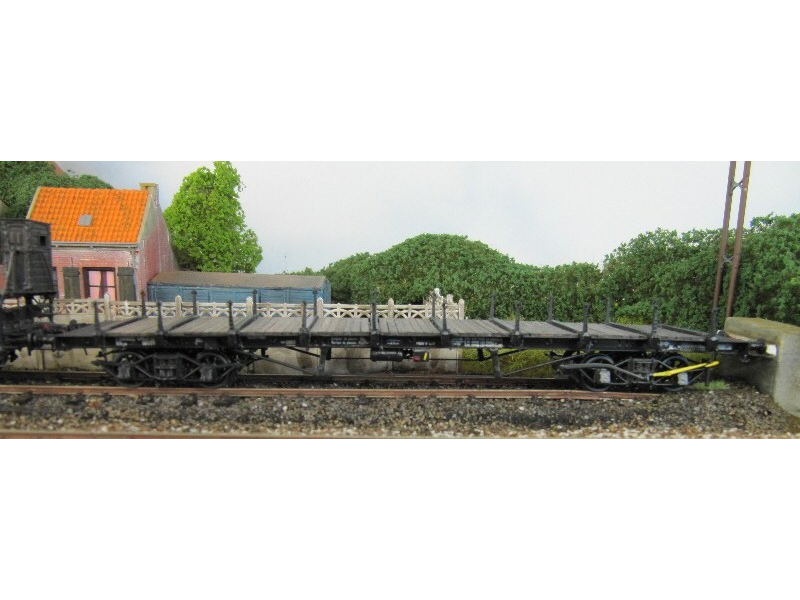 Ree modeles WB543 Wagon Plat TP, ranchers longs, bogies, EST